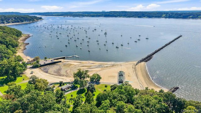 55 Southfield Road, Glen Cove, NY 11542