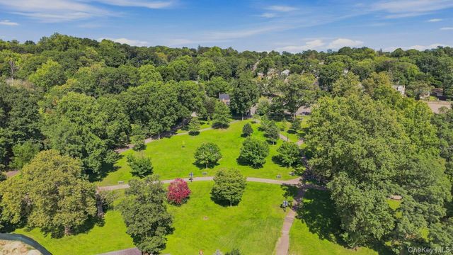 55 Southfield Road, Glen Cove, NY 11542