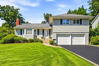 55 Southfield Road, Glen Cove, NY 11542