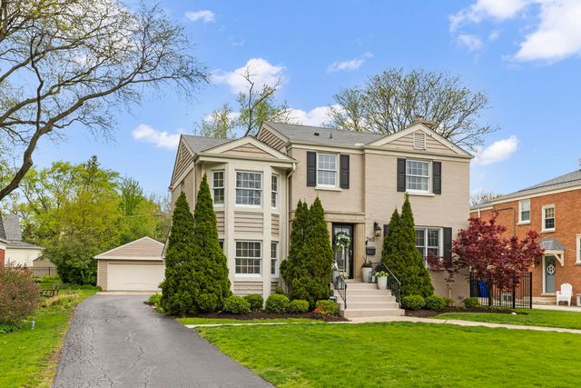 260 Chesterfield Avenue, Glen Ellyn, IL 60137