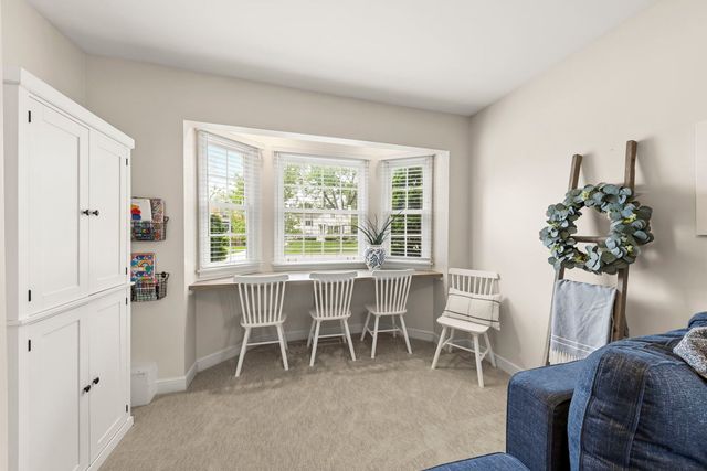 260 Chesterfield Avenue, Glen Ellyn, IL 60137