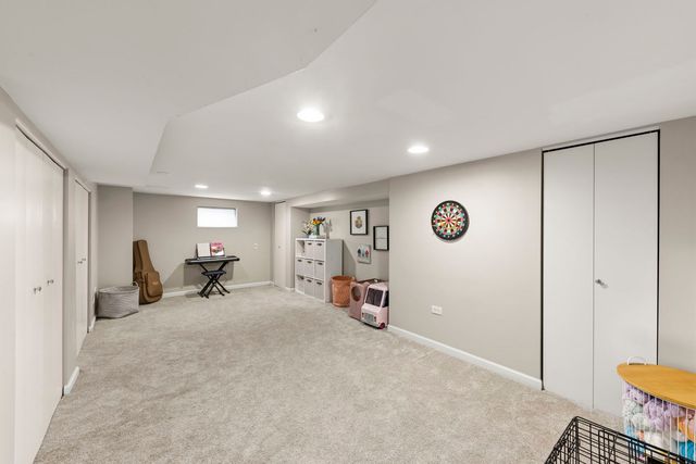 260 Chesterfield Avenue, Glen Ellyn, IL 60137