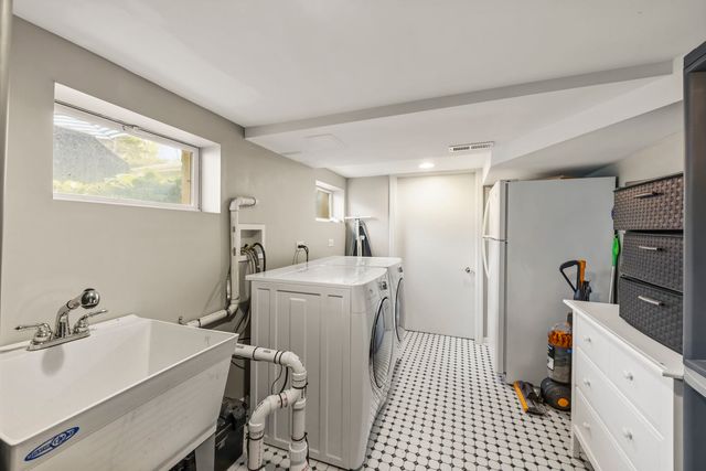 260 Chesterfield Avenue, Glen Ellyn, IL 60137