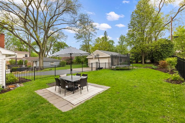 260 Chesterfield Avenue, Glen Ellyn, IL 60137