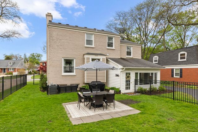 260 Chesterfield Avenue, Glen Ellyn, IL 60137