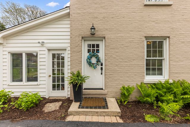 260 Chesterfield Avenue, Glen Ellyn, IL 60137