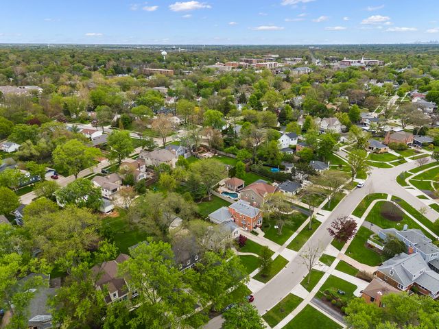 260 Chesterfield Avenue, Glen Ellyn, IL 60137