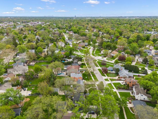 260 Chesterfield Avenue, Glen Ellyn, IL 60137