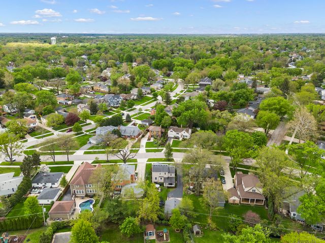 260 Chesterfield Avenue, Glen Ellyn, IL 60137
