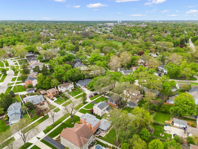 260 Chesterfield Avenue, Glen Ellyn, IL 60137