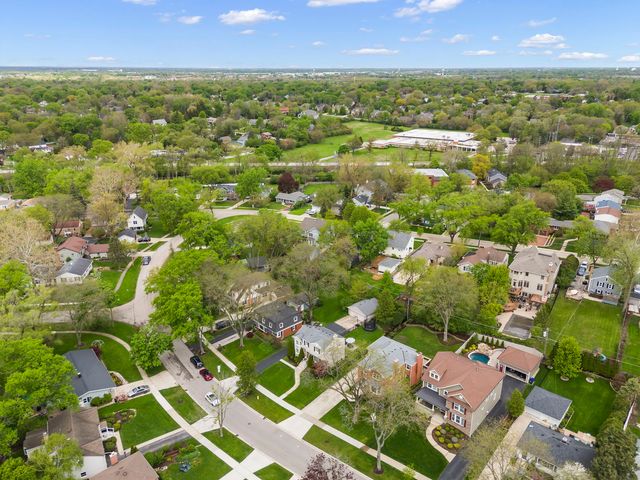 260 Chesterfield Avenue, Glen Ellyn, IL 60137