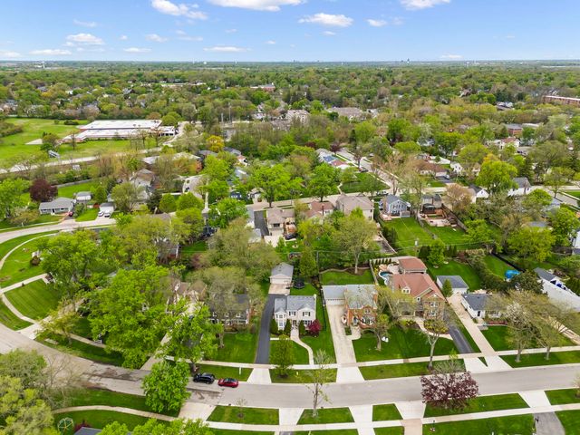 260 Chesterfield Avenue, Glen Ellyn, IL 60137