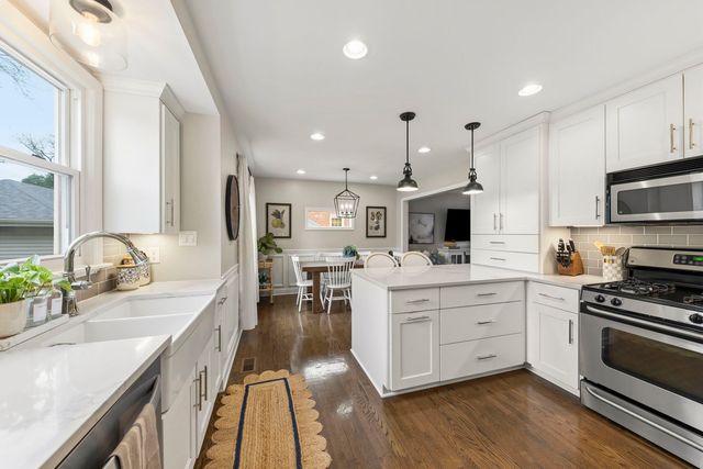 260 Chesterfield Avenue, Glen Ellyn, IL 60137