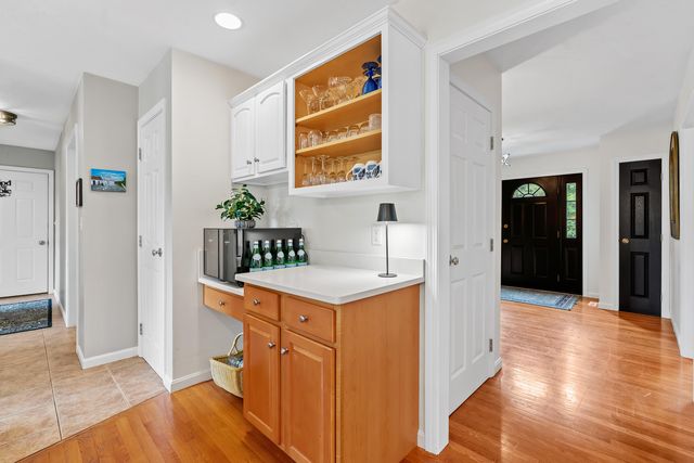 2 Ture Lane, Holbrook, MA 02343