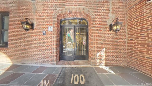 100 Pelham Road 2B, New Rochelle, NY 10805