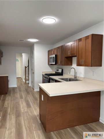 127 Sassafras Court, North Brunswick, NJ 08902
