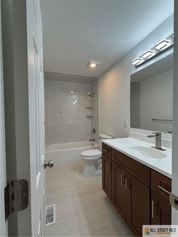 127 Sassafras Court, North Brunswick, NJ 08902