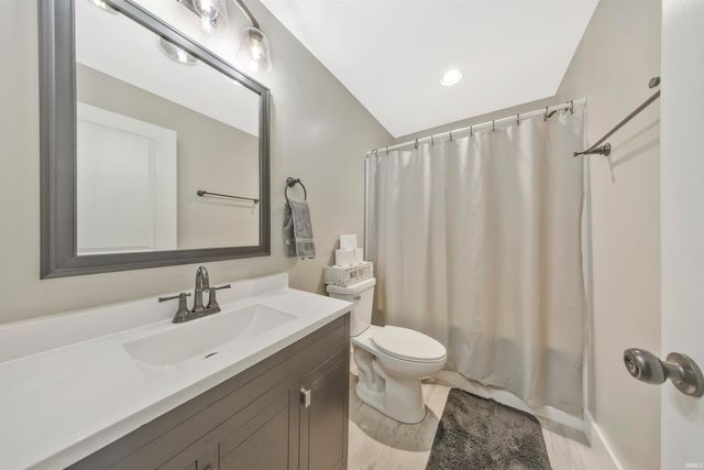 5142 S SR 65, Owensville, IN 47665