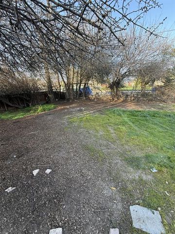 5185 W Mission Avenue, Fresno, CA 93722