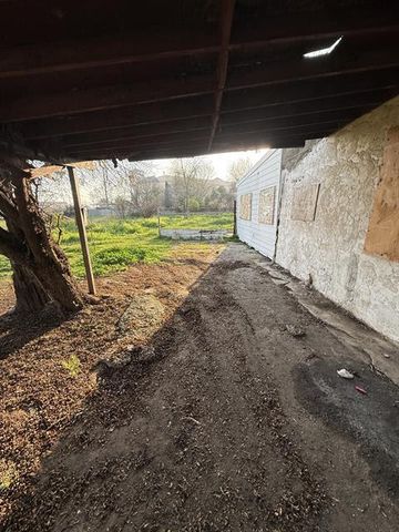 5185 W Mission Avenue, Fresno, CA 93722