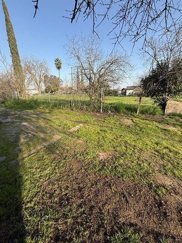 5185 W Mission Avenue, Fresno, CA 93722