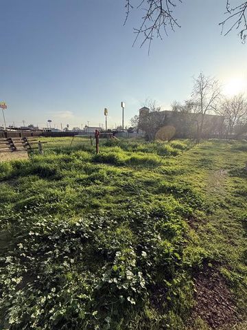 5185 W Mission Avenue, Fresno, CA 93722