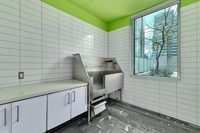 222 WEST Ave 1710, Austin, TX 78701