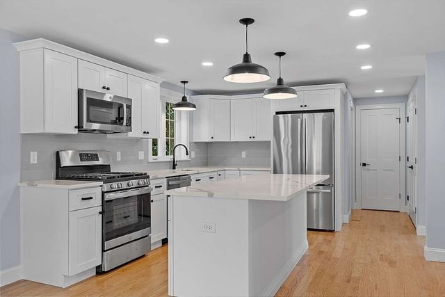 1 Tremblay Ave, Tewksbury, MA 01876