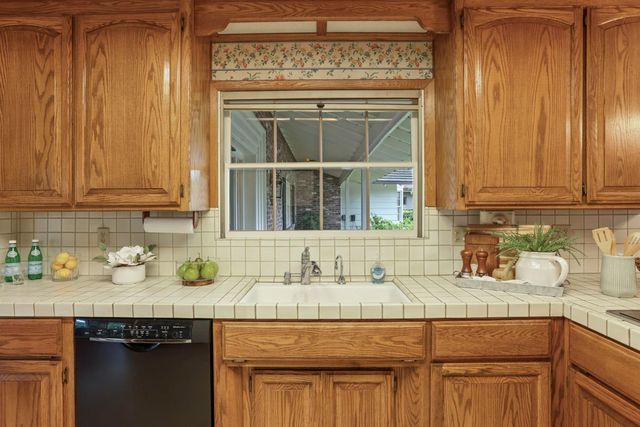 2400 Bonniebrook Dr, Stockton, CA 95207