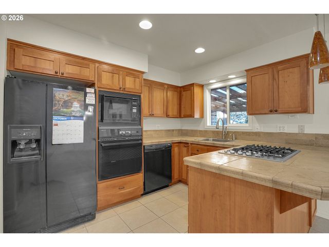 18601 Se CLINTON St, Gresham, OR 97030