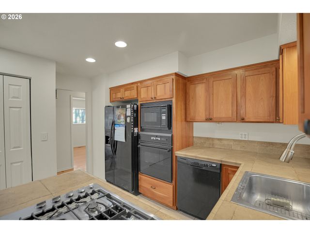 18601 Se CLINTON St, Gresham, OR 97030