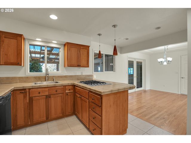 18601 Se CLINTON St, Gresham, OR 97030