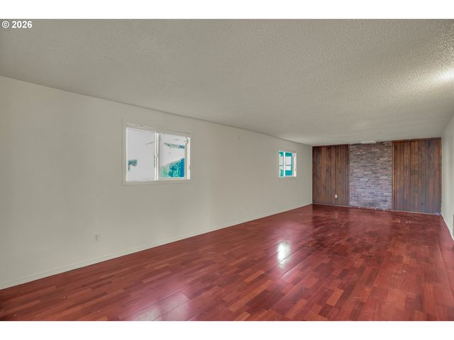 18601 Se CLINTON St, Gresham, OR 97030