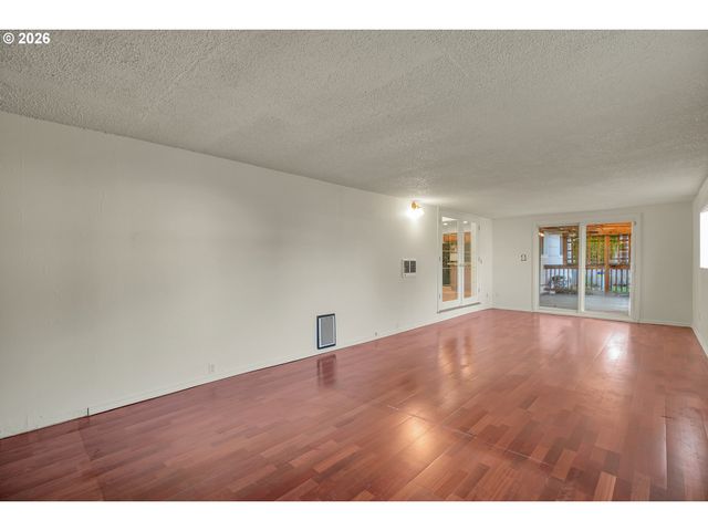 18601 Se CLINTON St, Gresham, OR 97030