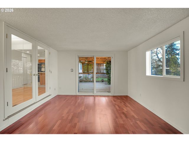 18601 Se CLINTON St, Gresham, OR 97030