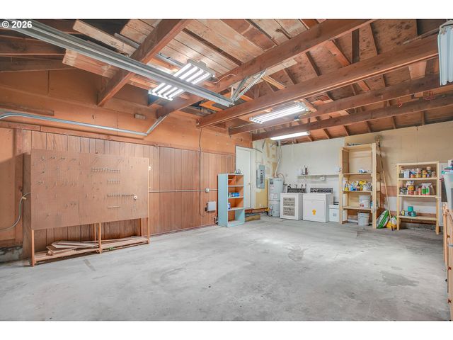 18601 Se CLINTON St, Gresham, OR 97030