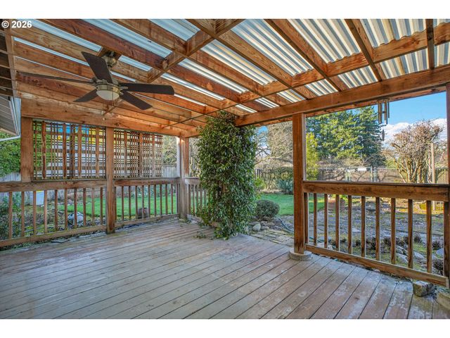 18601 Se CLINTON St, Gresham, OR 97030