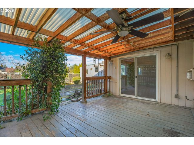 18601 Se CLINTON St, Gresham, OR 97030