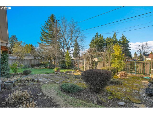 18601 Se CLINTON St, Gresham, OR 97030