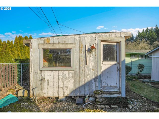 18601 Se CLINTON St, Gresham, OR 97030