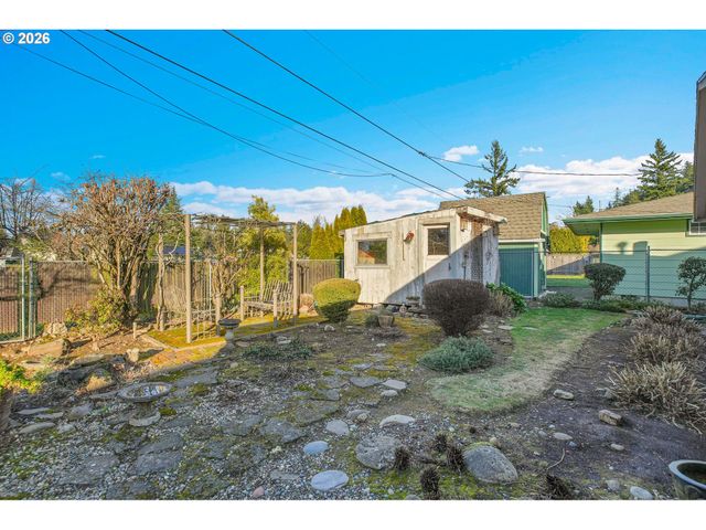 18601 Se CLINTON St, Gresham, OR 97030