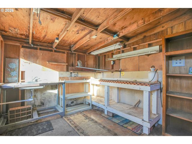 18601 Se CLINTON St, Gresham, OR 97030