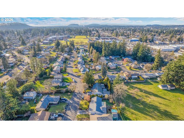 18601 Se CLINTON St, Gresham, OR 97030