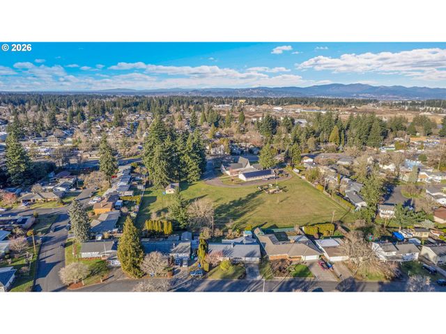 18601 Se CLINTON St, Gresham, OR 97030