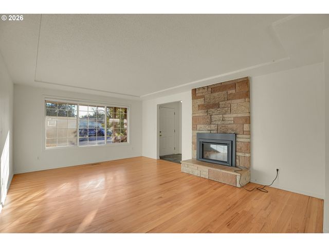 18601 Se CLINTON St, Gresham, OR 97030