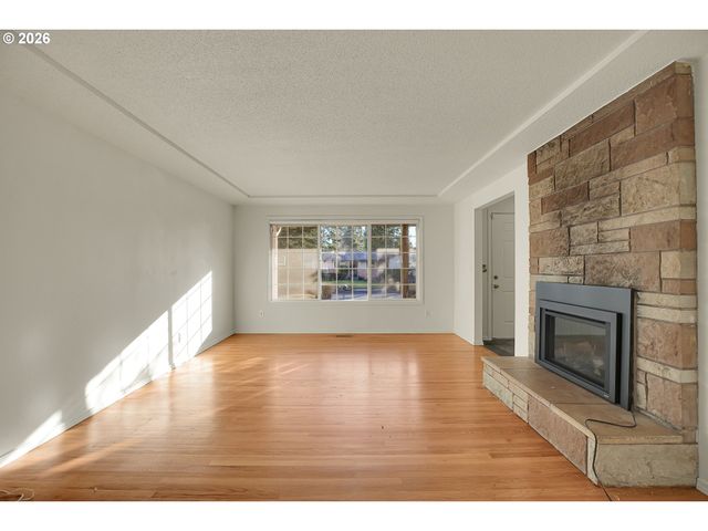 18601 Se CLINTON St, Gresham, OR 97030