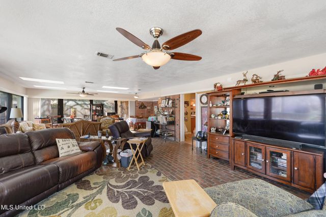 440 Donwood Place, Biloxi, MS 39530