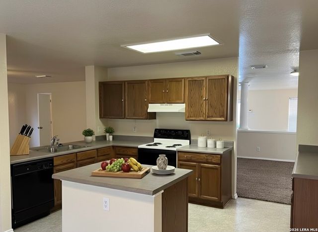 7405 Forest Edge, Live Oak, TX 78233