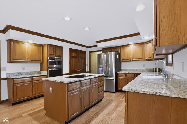 1831 Knaphill Court, Carmel, IN 46033