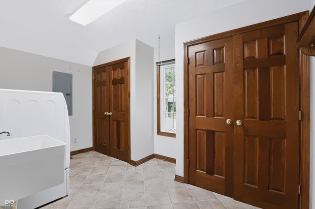 1831 Knaphill Court, Carmel, IN 46033